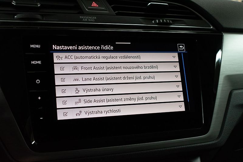 Volkswagen Touran 1.5 TSI TAŽNÉ*7.MÍST*DPH*ČR 1M - fotka 31 z 45