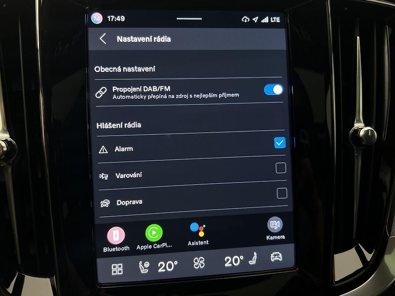 Volvo V60 B4 DARK PLUS AUT - fotka 42 z 45