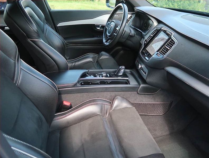 Volvo XC90 (2020) R-Design B5 AWD - fotka 9 z 21