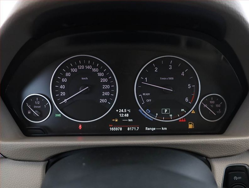 BMW Řada 3 (2013) Modern Line 320 d xDrive, 4X4 - fotka 9 z 15