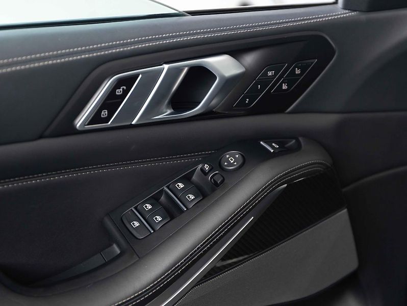 BMW X5 M50i - fotka 17 z 24