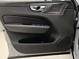 Volvo XC60 B5 AWD PLUS DARK AUT REZERVACE - náhled 7