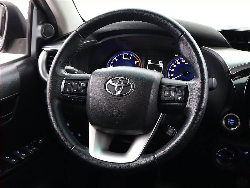 Toyota Hilux (2017) Executive 2.4 D-4D - fotka 14 z 20