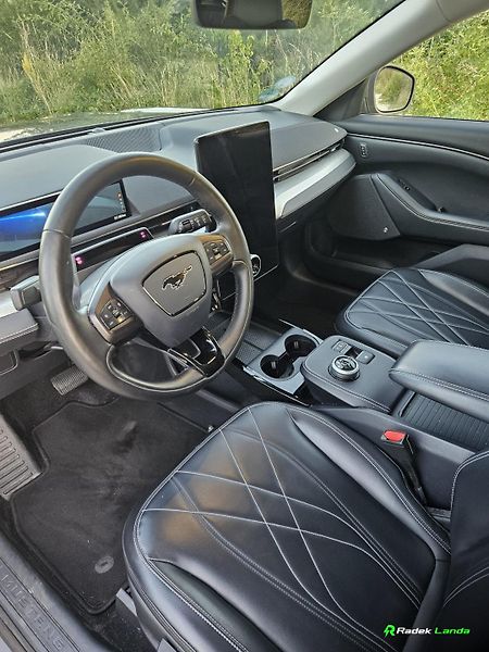 Ford Mustang Mach-E (2021) Kamera, Navi, kůže - fotka 10 z 14