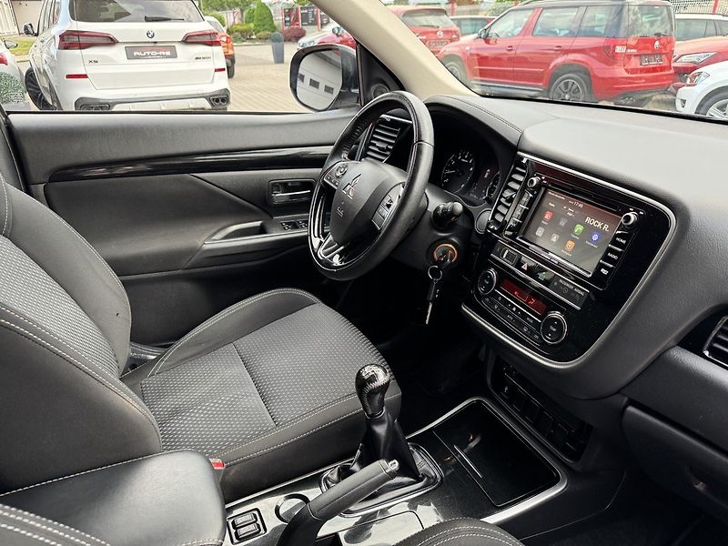Mitsubishi Outlander (2019) 2.0i Mivec Navi Kamera - fotka 17 z 50