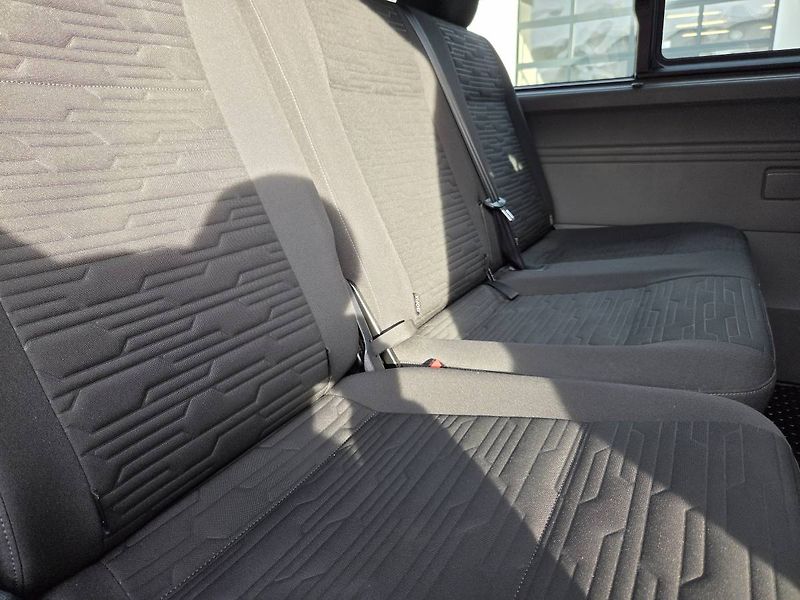 Volkswagen Caravelle (2022) 2.0 TDI DSG Long 9míst WEBASTO - fotka 38 z 43