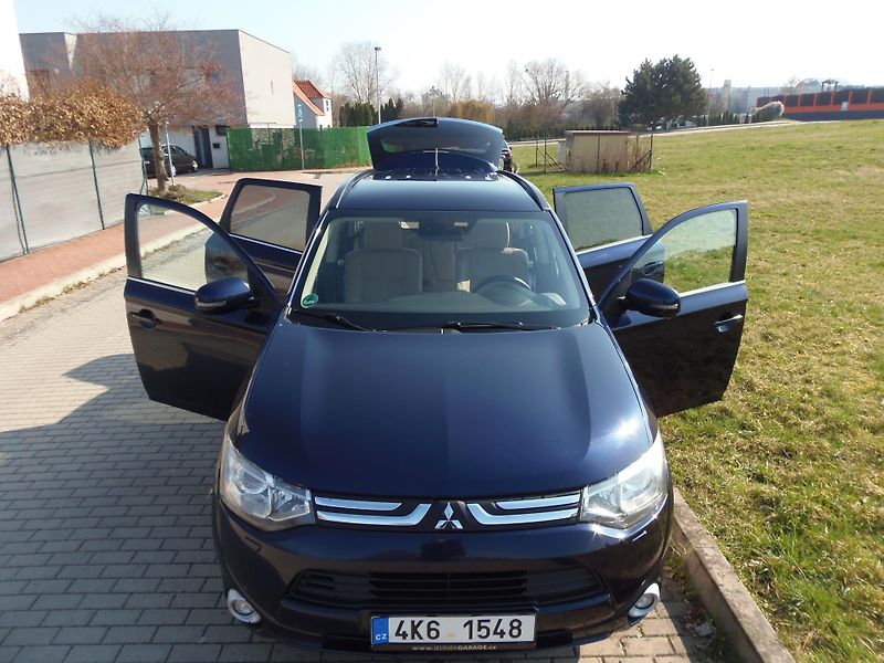Mitsubishi Outlander (2013) 2.2 Di-D 4x4 AUTOMAT tažné - fotka 16 z 23
