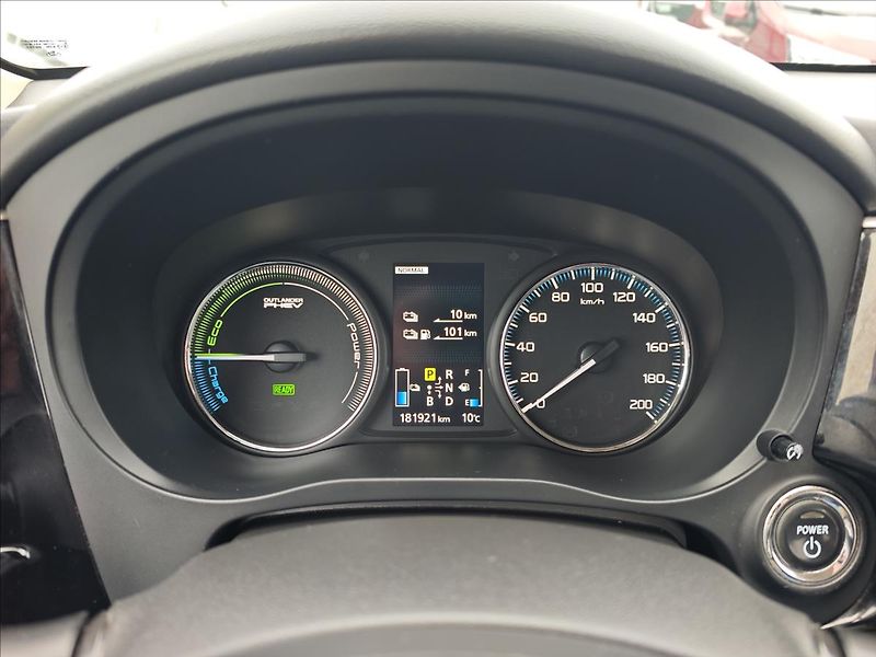 Mitsubishi Outlander 2,0 Plug-in HYBRID  4x4 INTENS - fotka 18 z 22