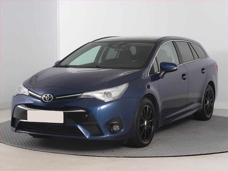 Toyota Avensis (2015) 2.0 D-4D, Serv.kniha, Tempomat - fotka 2 z 18
