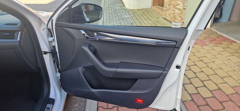 Škoda Octavia (2018) 2.0 TSI DSG RS - fotka 9 z 47