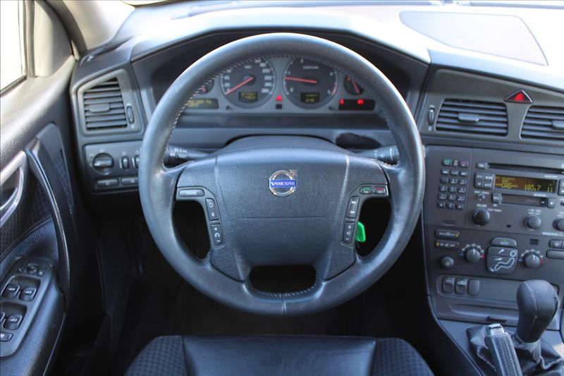 Volvo V70 2,4 D  NOVÉ V ČR,1.MAJITEL - fotka 10 z 18
