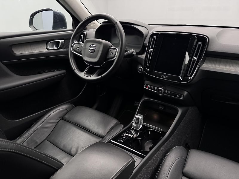 Volvo XC40 D3 INSCRIPTION AUT - fotka 23 z 43