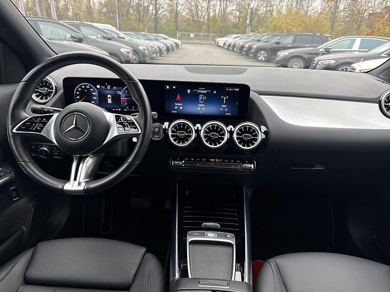 Mercedes-Benz GLA 200d 4MATIC - fotka 12 z 16