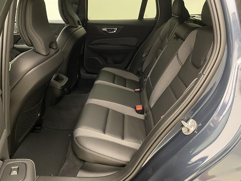 Volvo V60 (2026) B4 AUT DARK PLUS - fotka 6 z 57