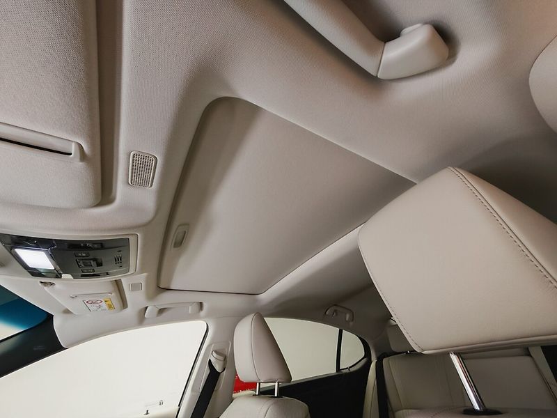Lexus ES 300h Prestige Plus - fotka 40 z 49
