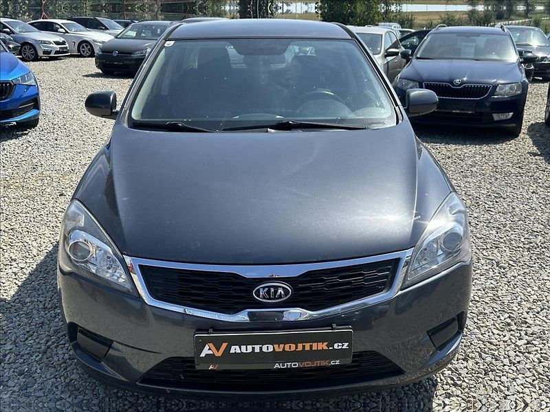 Kia Ceed 1,6 CRDi 85kW Exclusive - fotka 2 z 28