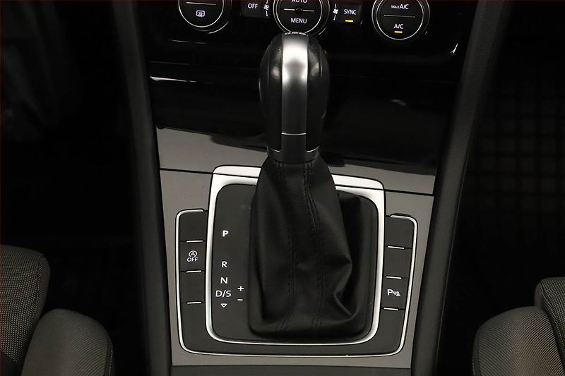 Volkswagen Golf (2019) 1.5 TSI, Automat, Tempomat - fotka 10 z 14