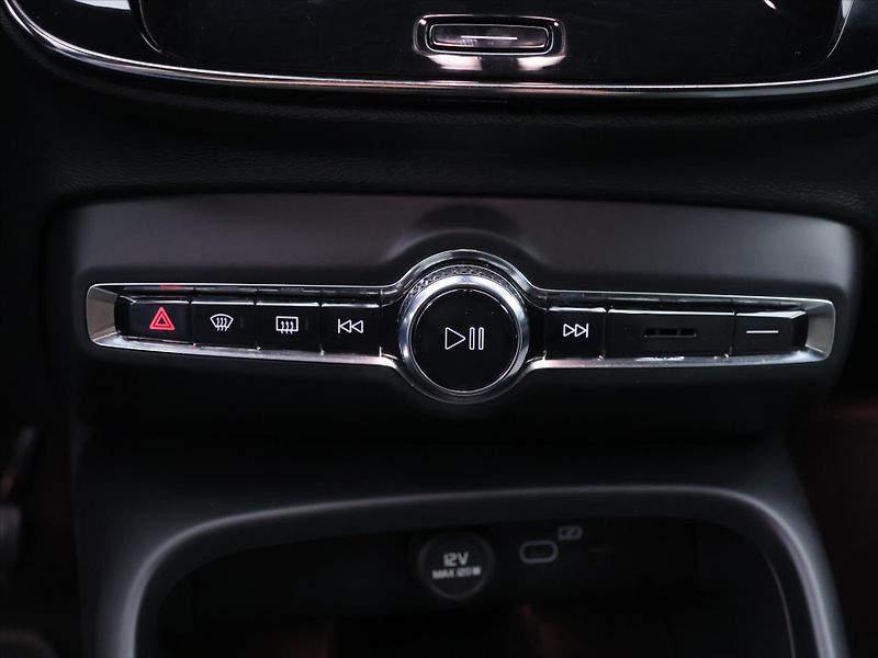 Volvo XC40 2,0 B3 120kW Core DCT CZ Záruk - fotka 24 z 32