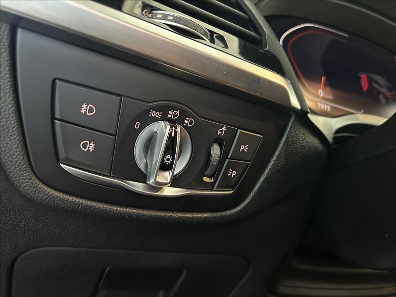 BMW X4 2,0   xDrive,ČR,M-PAKET,SERVIS - fotka 11 z 38