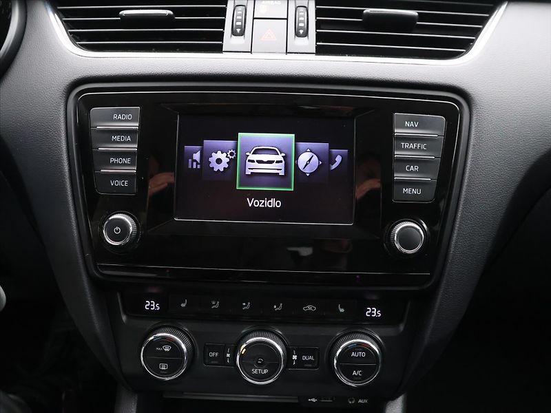 Škoda Octavia 2,0 TDI DSG Ambition 1.Maj. - fotka 20 z 29