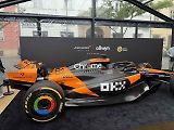 Vůz stáje McLaren obdivují fanoušci Formule 1 na brněnském Zelném trhu od soboty. Podívat se na něj mohou do úterý 27. května.