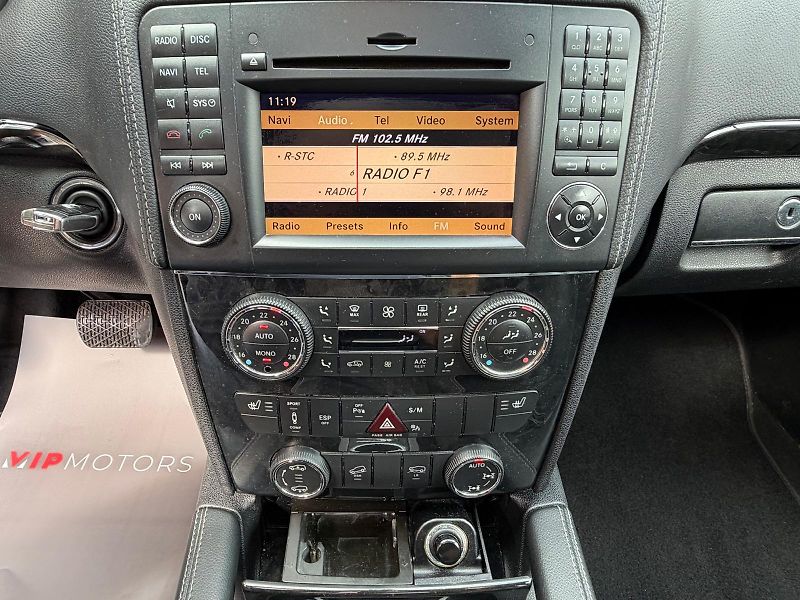 Mercedes-Benz GL 350CDi-4M-AMG-AIRMATIC-TOP STA - fotka 23 z 34