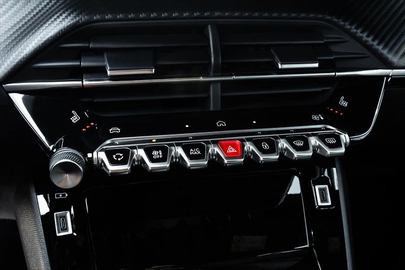 Peugeot 2008 (2026) 1,2 ALLURE Hybrid 110 e-DCS6 - fotka 13 z 16