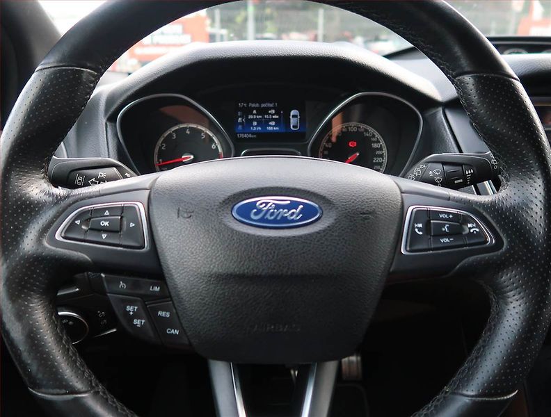 Ford Focus (2015) 2.0 EcoBoost ST, Kůže - fotka 15 z 22