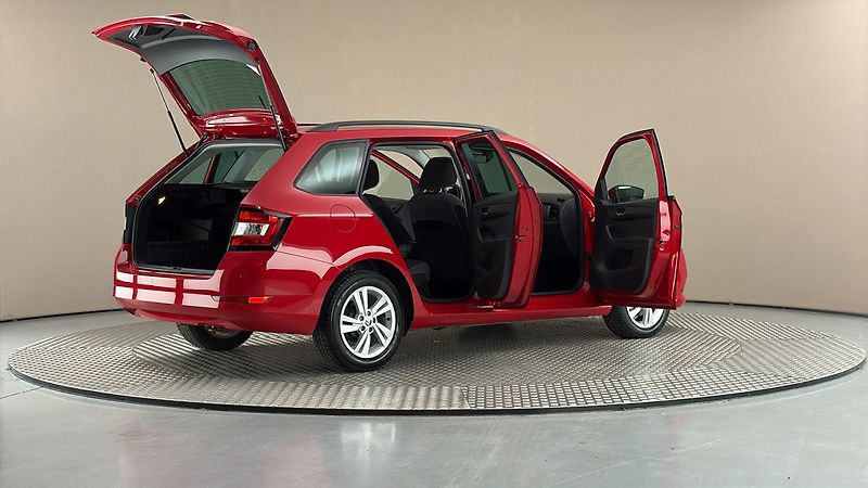 Škoda Fabia 1.0 TSI Ambition Combi - fotka 6 z 24