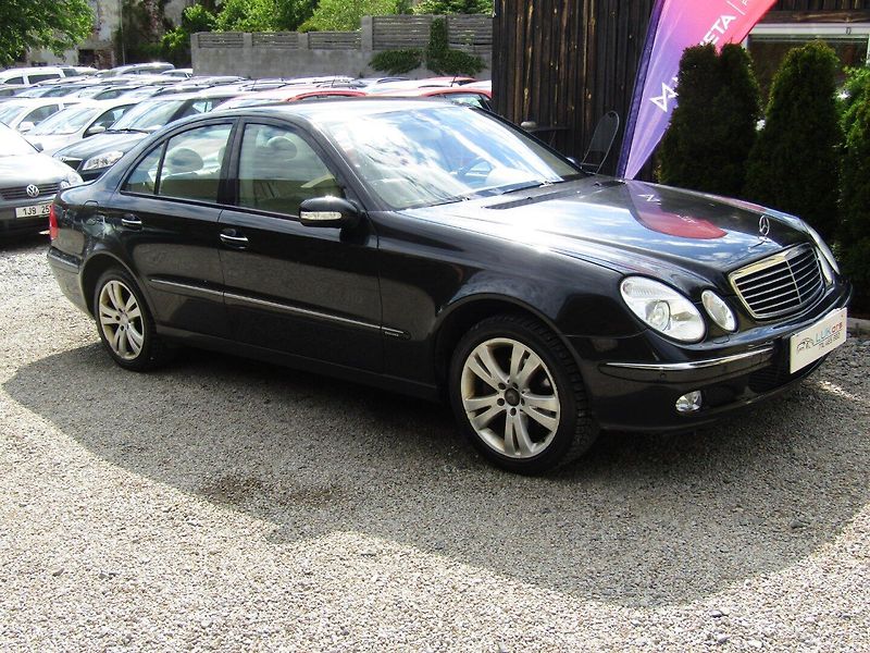 Mercedes-Benz Třídy E (2005) E 320 165kW AUTOMAT BEZ MĚCHŮ - fotka 7 z 35