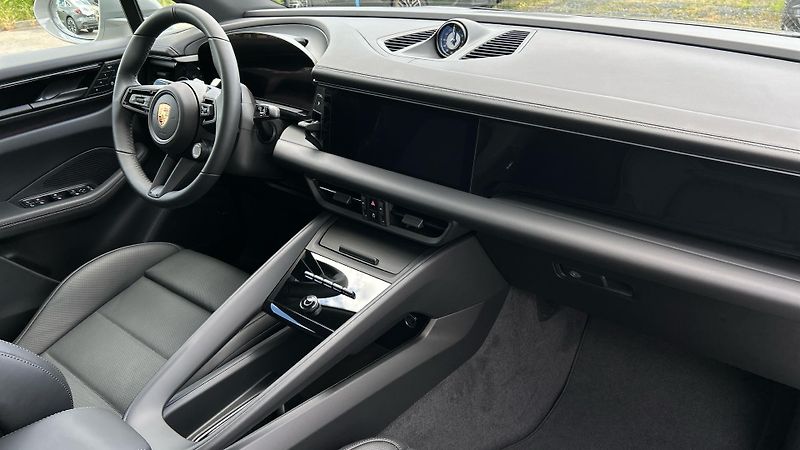 Porsche Macan (2026) 4S Electric - fotka 21 z 30