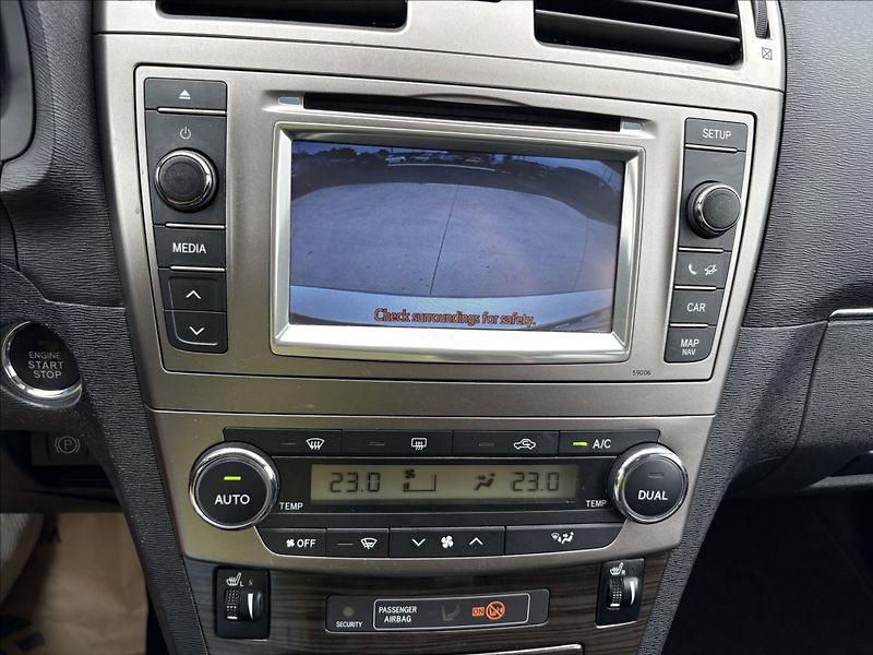Toyota Avensis 1,8 VVT- i 108 KW AUTOMAT CZ - fotka 12 z 23