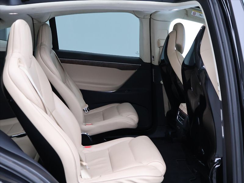 Tesla Model X 90D 386kW Tažné SoH 83,4% - fotka 15 z 32