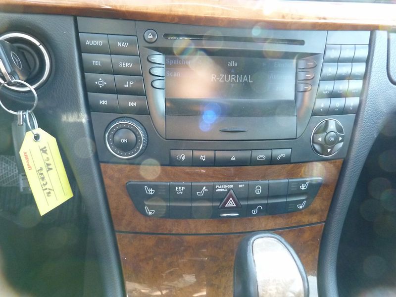 Mercedes-Benz 211 E320 3.2 I - fotka 19 z 23