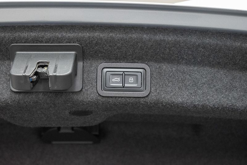 Audi A6 45TFSI 4x4*DESIGN*DPH*ČR 1.MAJ - fotka 45 z 47