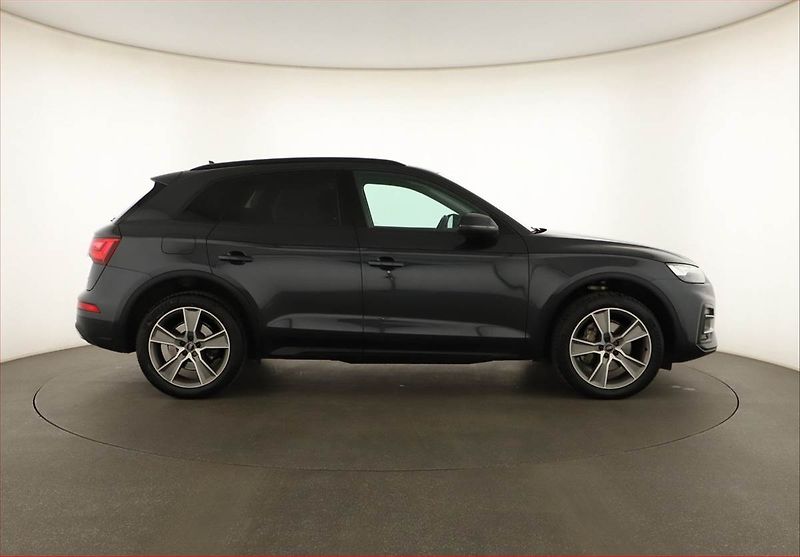 Audi Q5 (2022) 40 TDI - fotka 6 z 18