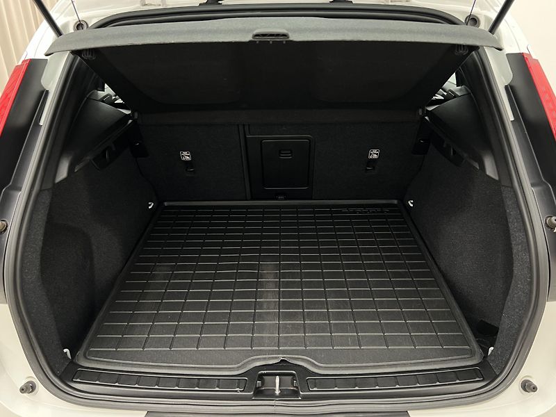 Volvo XC40 T3 MOMENTUM AUT 1. maj. - fotka 5 z 45