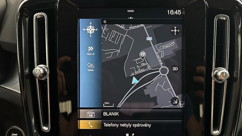 Volvo XC40 2.0 T3 AUT Momentum Pro - fotka 26 z 27