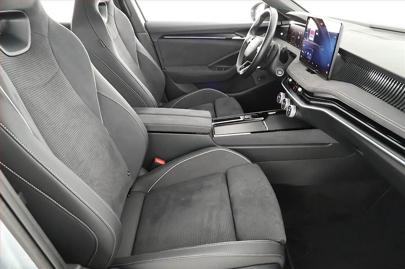 Škoda Superb (2025) 2.0 TDI, SPORTLINE, 4X4 - fotka 7 z 20