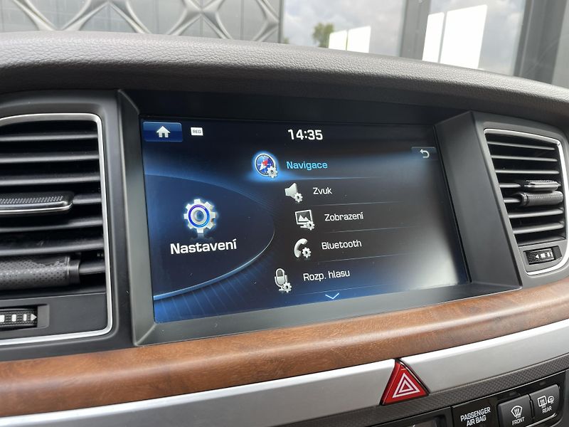 Hyundai Genesis EXCLUSIVE 3.8 GDI V6 4x4 232kW - fotka 17 z 33
