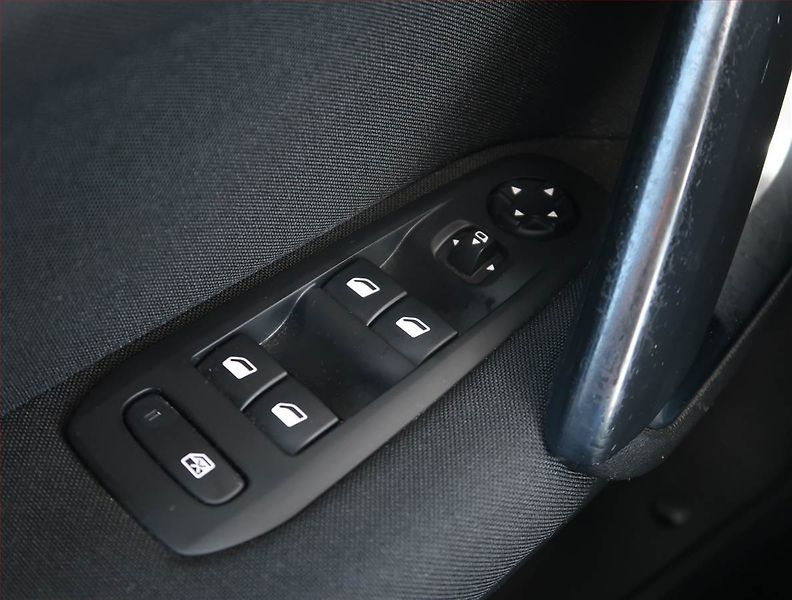 Peugeot 308 (2017) 1.2 PureTech, Serv.kniha, Navi - fotka 16 z 20