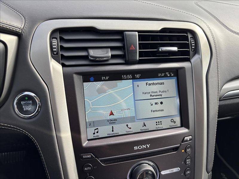 Ford Mondeo 2,0 HEV Vignale 103kW - fotka 30 z 45