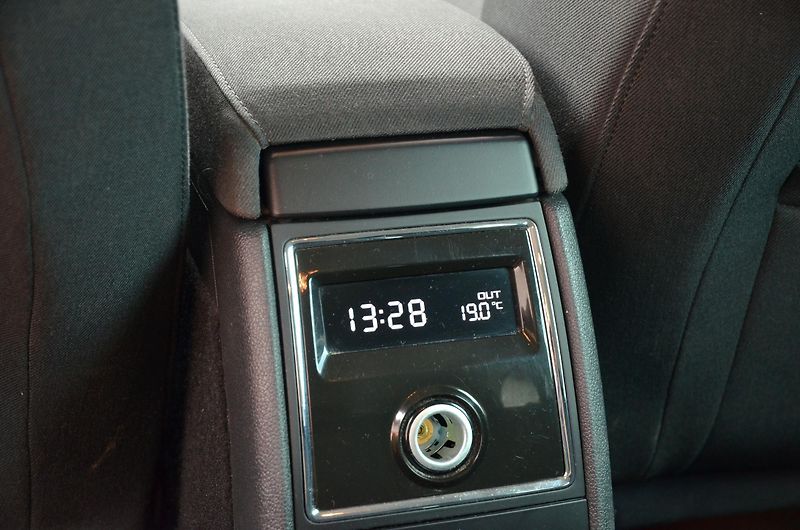 Škoda Superb (2015) 2.0 TDi DSG 4x4 WEBASTO /TAŽNÉ - fotka 16 z 38