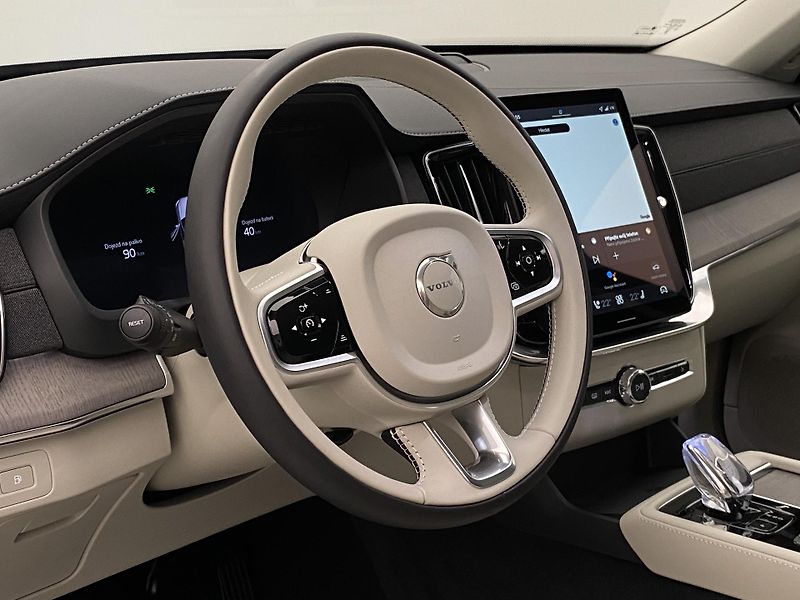 Volvo XC90 (2025) T8 AWD RECHARGE BRIGHT PLUS 7m - fotka 4 z 75
