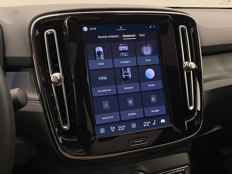 Volvo C40 PURE ELECTRIC RECHARGE PLUS - fotka 45 z 57