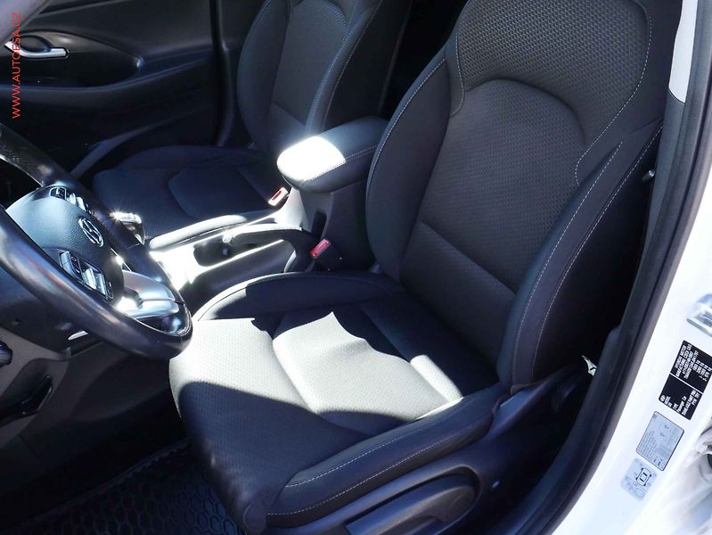 Hyundai i30 (2019) 1.4 T-GDI, ČR, AC, temp - fotka 9 z 14