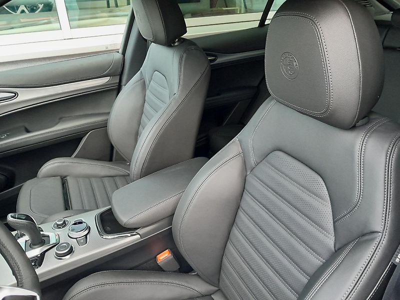 Alfa Romeo Stelvio (2026) Veloce 4x4 2,0 280PS - fotka 23 z 38
