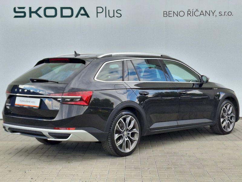 Škoda Superb (2022) Combi Scout DSG 4x4 2,0TDi 147 - fotka 2 z 35