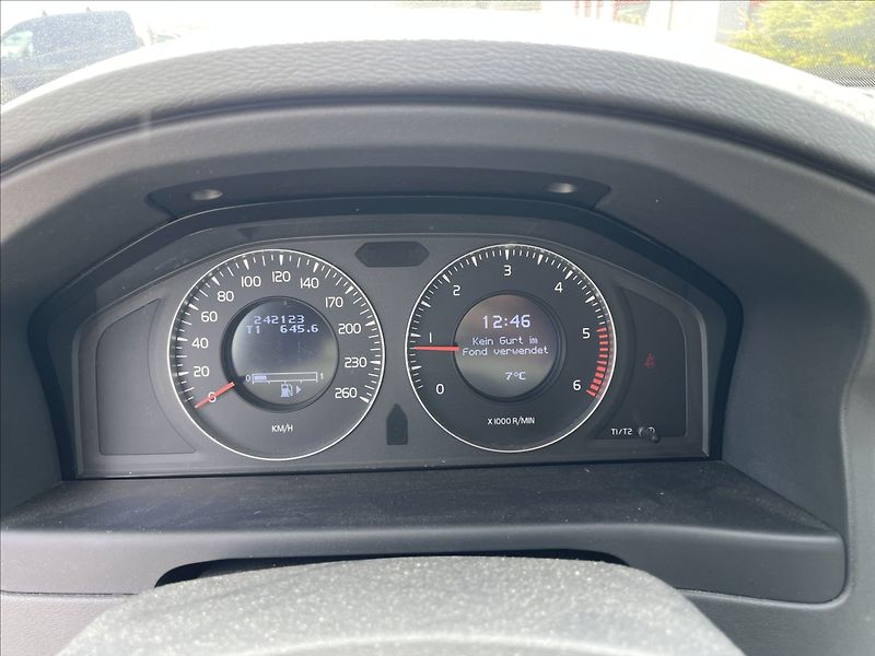 Volvo V70 2,0 d 100kw Momentum Kinetic o - fotka 16 z 31