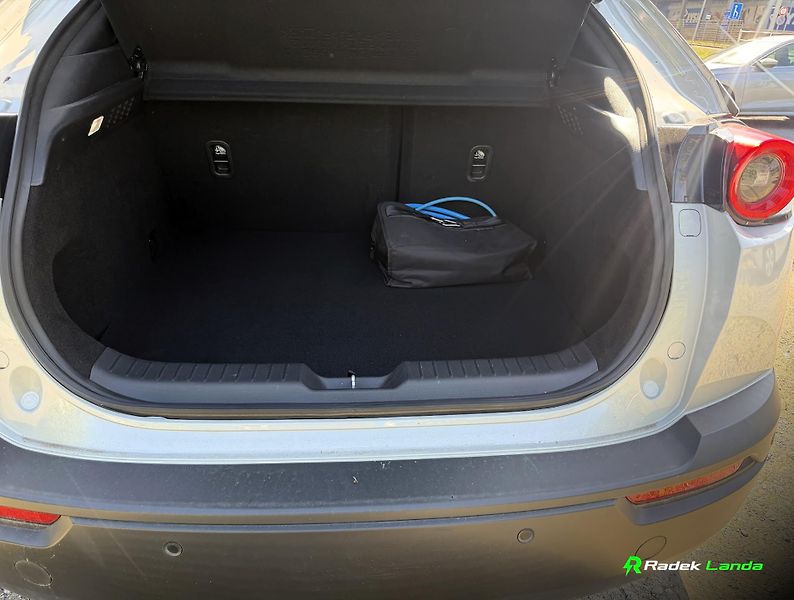 Mazda MX-30 (2021) e-SKYACTIV 35,5 kWh | Head-Up - fotka 10 z 21